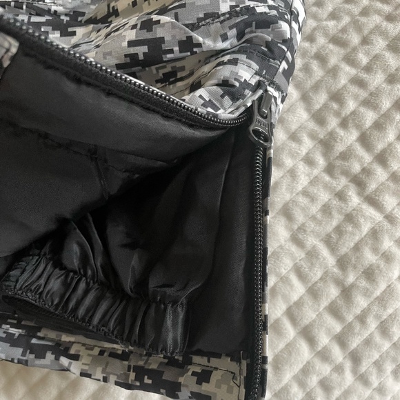 FALLS CREEK KIDS BLK/WHITE/GREY CAMO SNOW BIBS SIZE 24 MONTHS - Picture 3 of 9